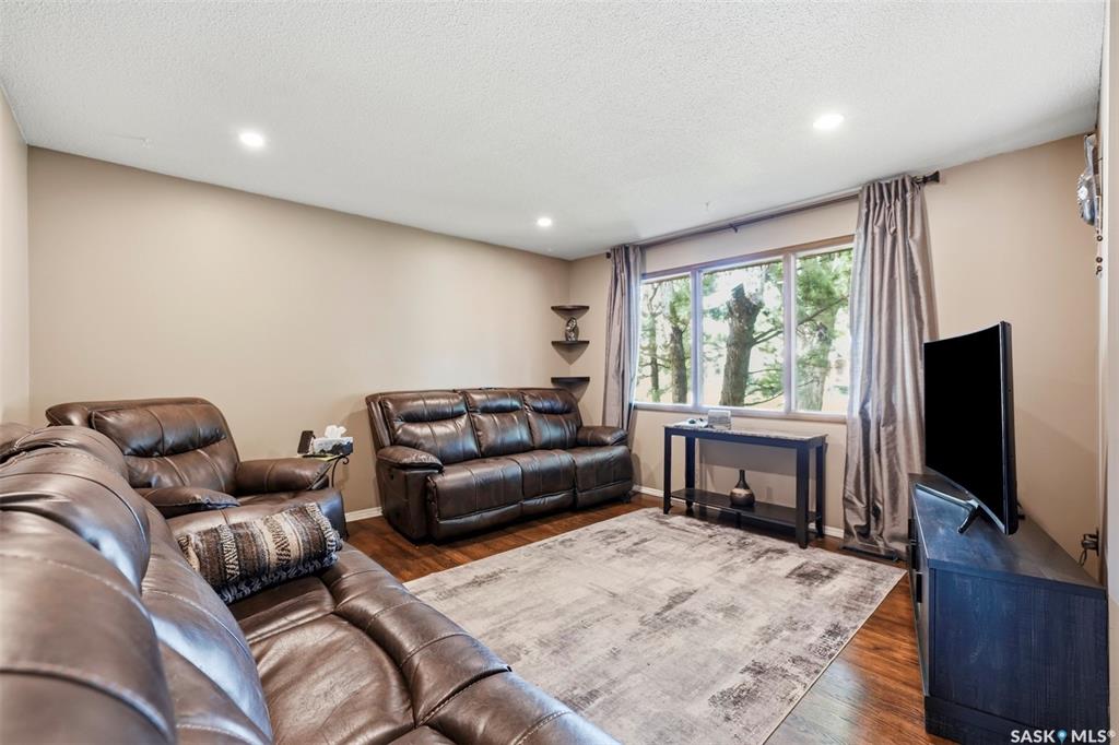 Third View of 2145 37th Street W, Westview Heights, Saskatoon, Saskatchewan, S7L 4E6