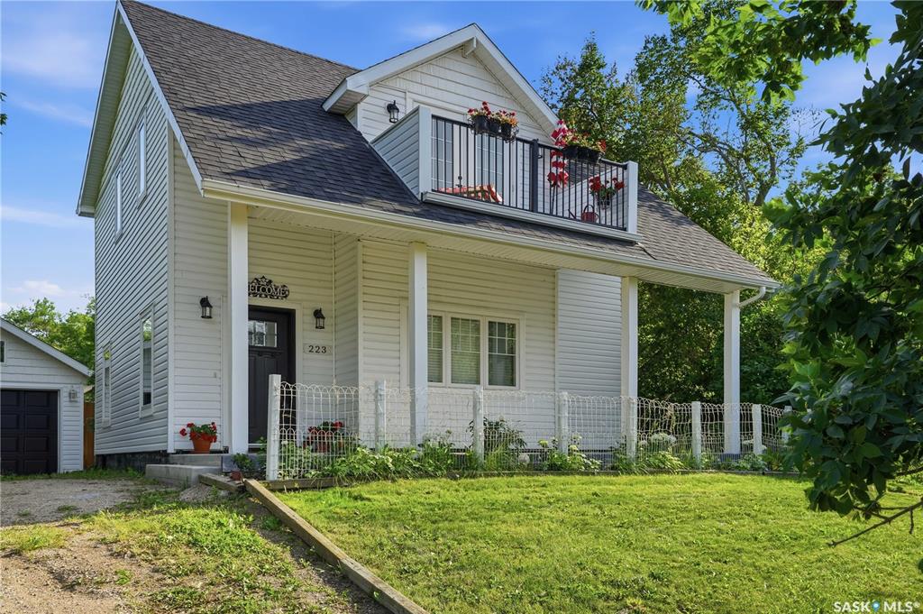 MLS® listing #SK042511 for sale located at 223 Green Avenue