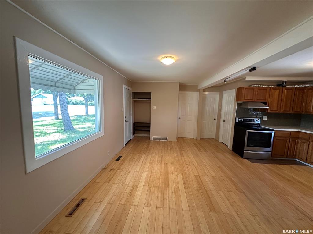 Second View of 1106 10th Avenue E, Glen Elm Park, Regina, Saskatchewan, S4N 0J2