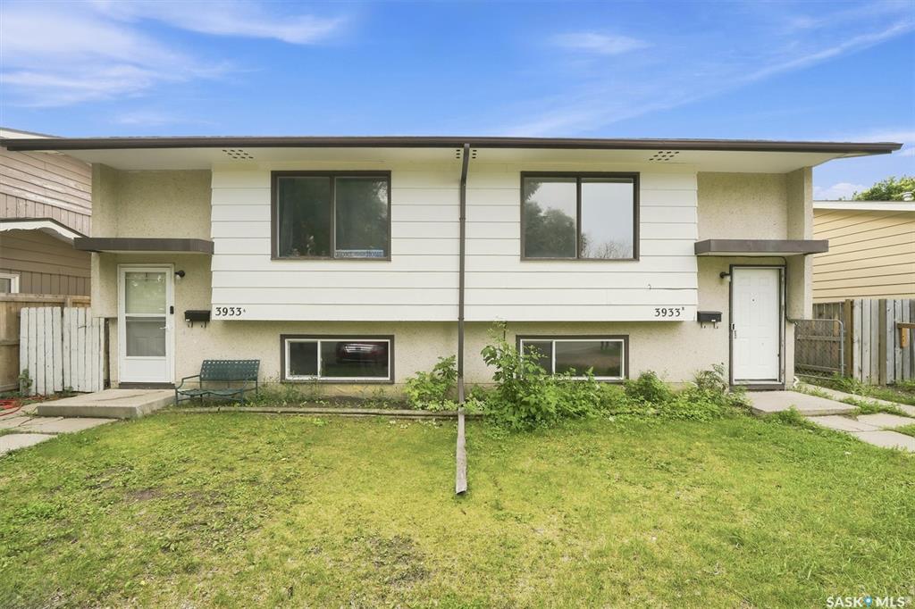 3933 Centennial Drive #A/B, SK042585, Saskatchewan,