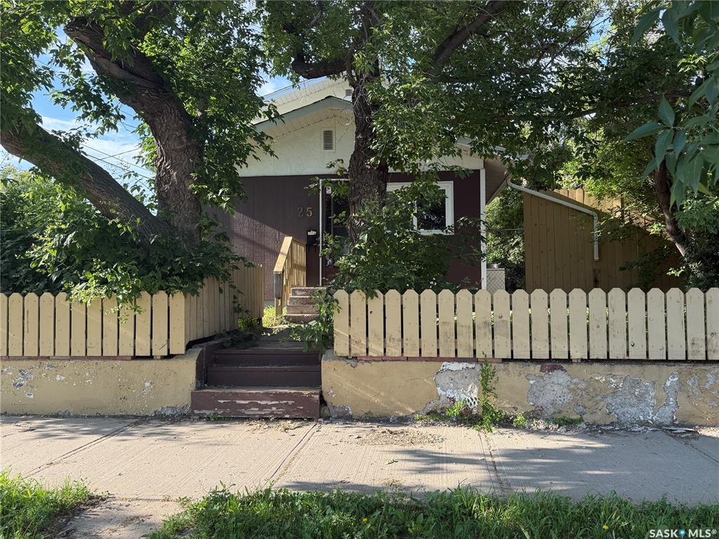 25 Home Street W, SK042632, Saskatchewan,