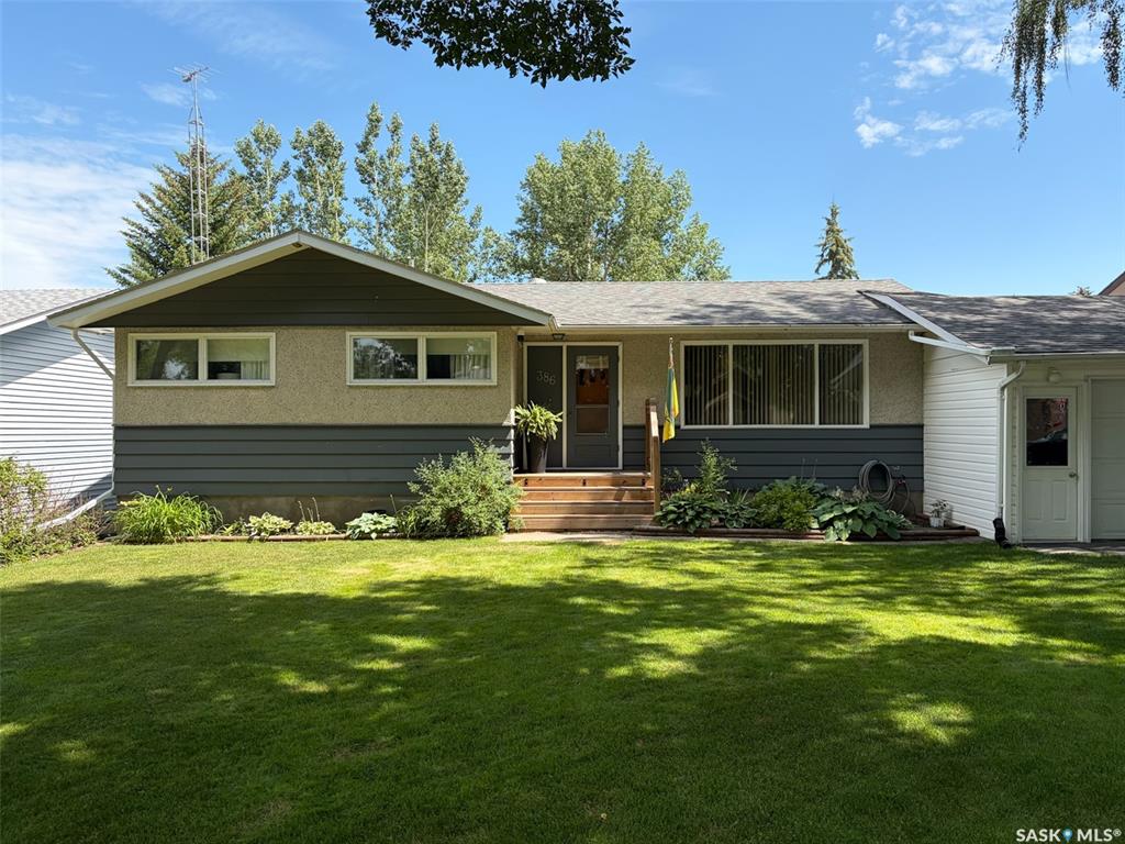 Third View of 386 4th Street E, Shaunavon, Saskatchewan, S0N 2M0