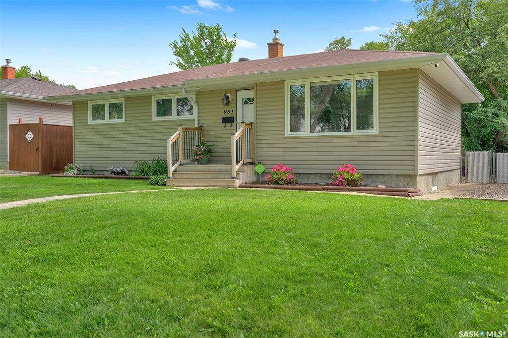 MLS® listing #SK042700 for sale located at 961 Garry Street
