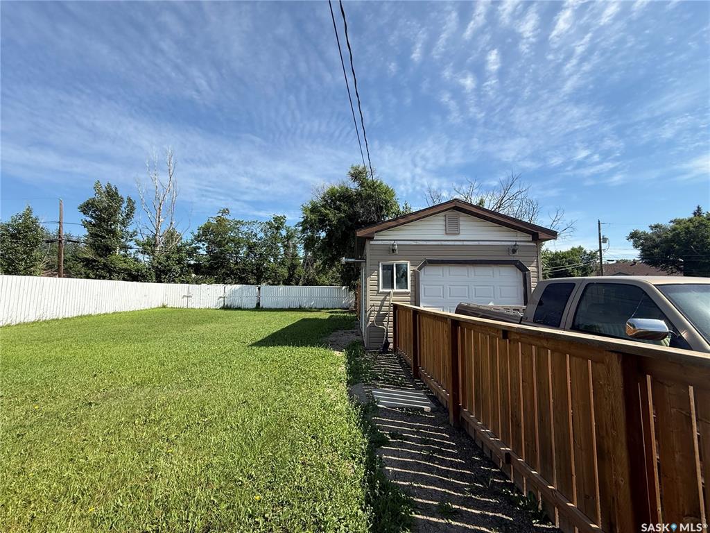 Third View of 12 6th Street Crescent W, Kindersley, Saskatchewan, S0L 1S0
