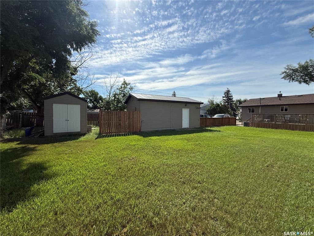 Fifth View of 12 6th Street Crescent W, Kindersley, Saskatchewan, S0L 1S0