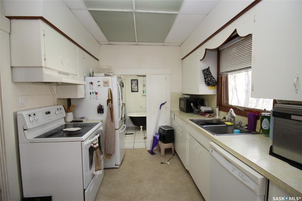 Second View of 512 1st Street W, Shaunavon, Saskatchewan, S0N 2M0