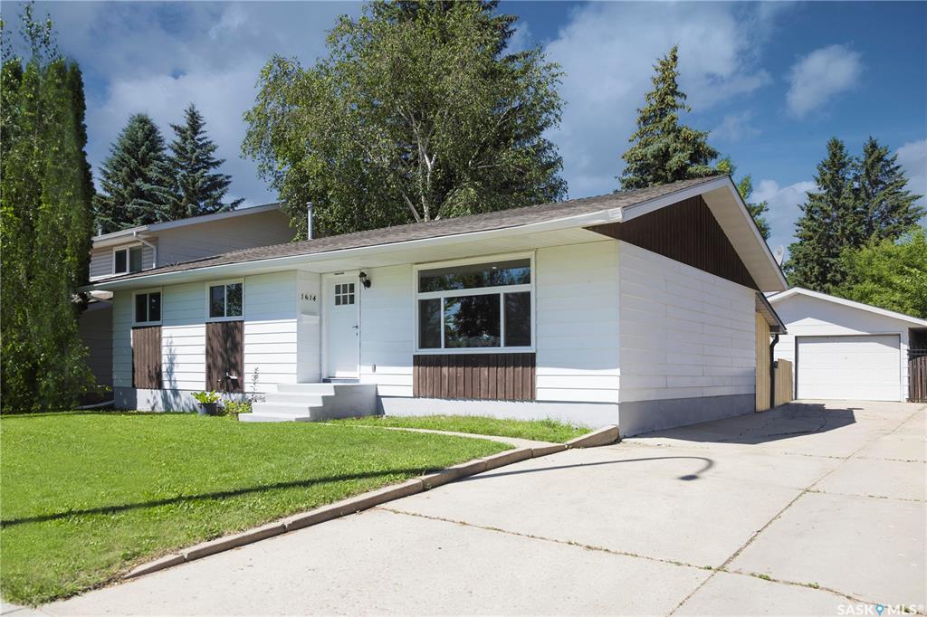 Second View of 1614 Mckercher Drive, Wildwood, Saskatoon, Saskatchewan, S7H 5E1