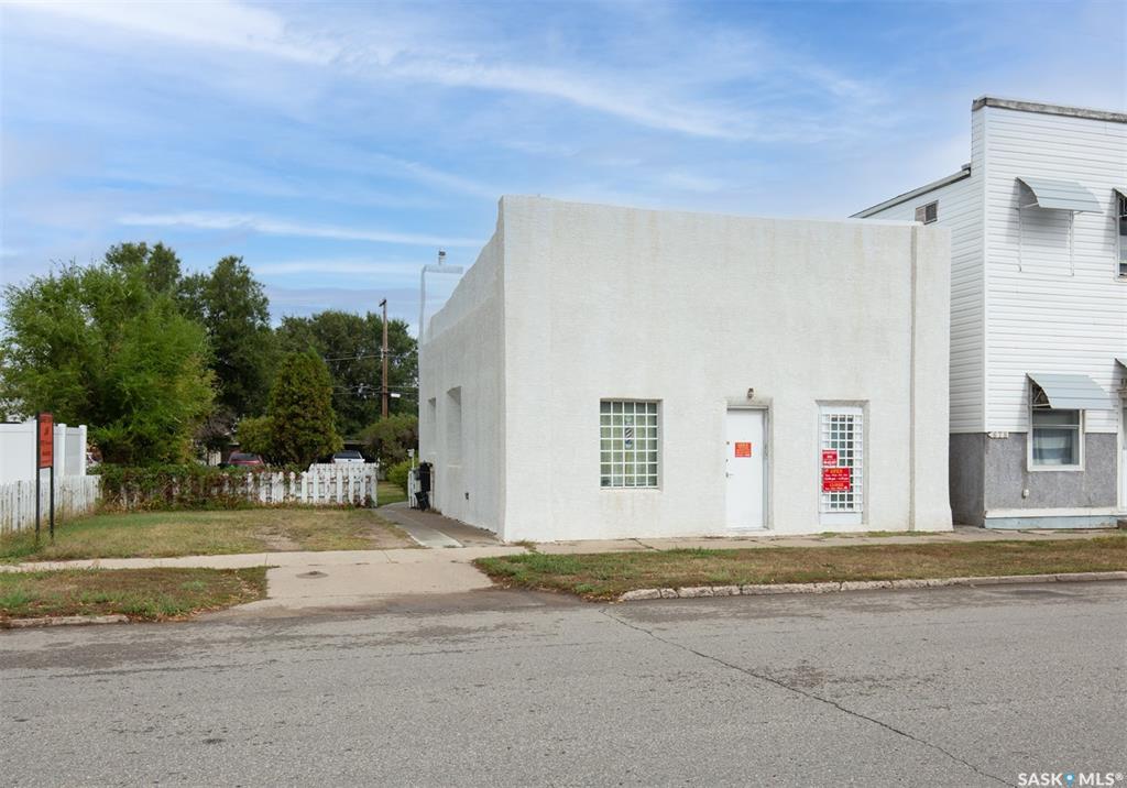 MLS® listing #SK043145 for sale located at 338 Lillooet Street W