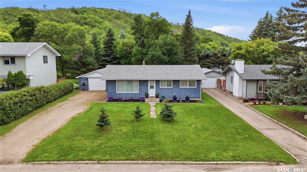 MLS® listing #SK043151 for sale located at 450 Central Avenue S