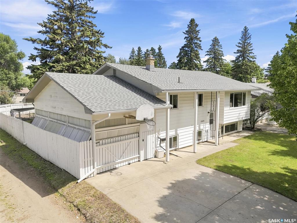 1009 East Centre, SK043247, Saskatchewan,