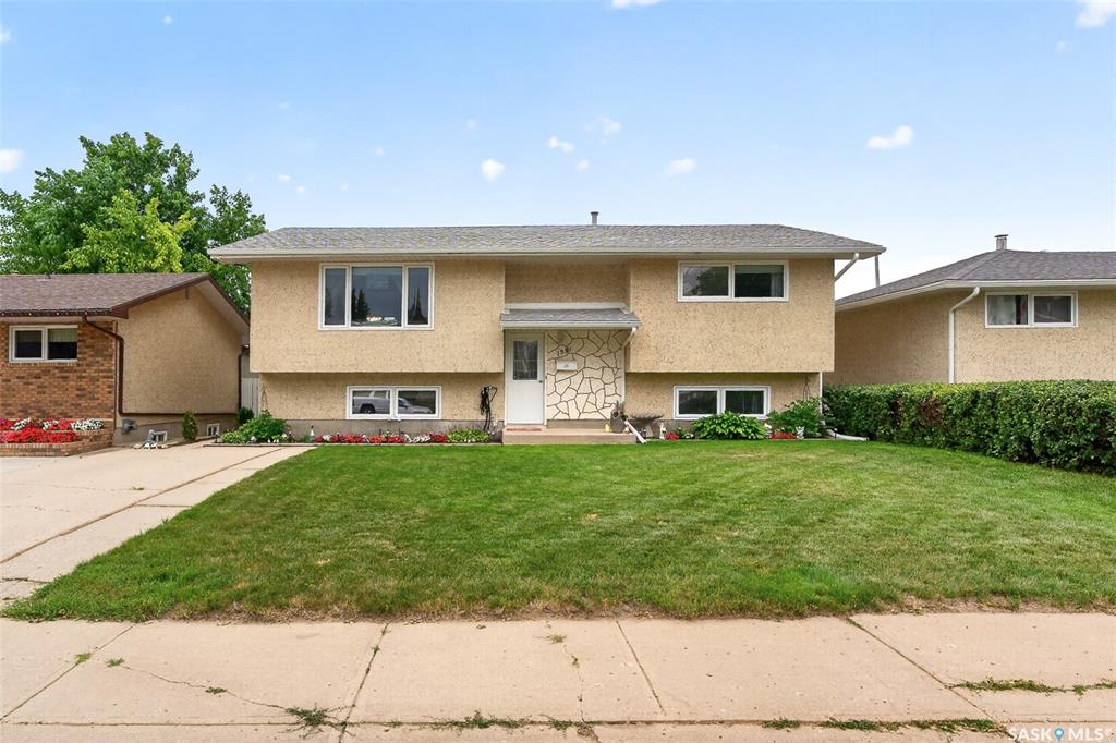 MLS® listing #SK043264 for sale located at 1331 Athabasca Street W