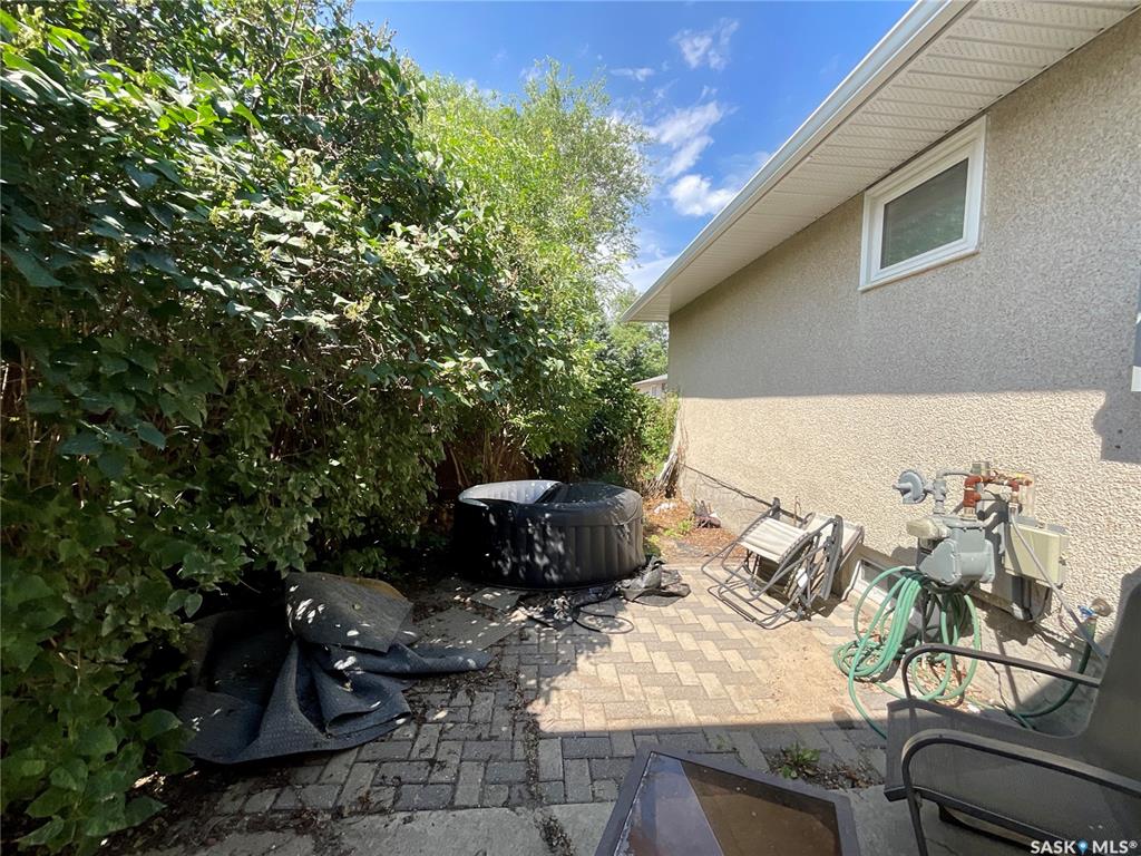 Fourth View of 6 Higgins Bay, Uplands, Regina, Saskatchewan, S4R 6B6