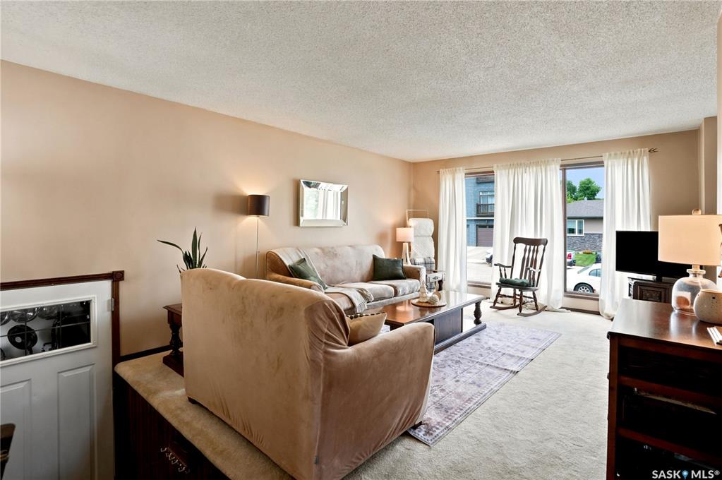 Fourth View of 933 Montgomery Street, Palliser, Moose Jaw, Saskatchewan, S6H 2W7