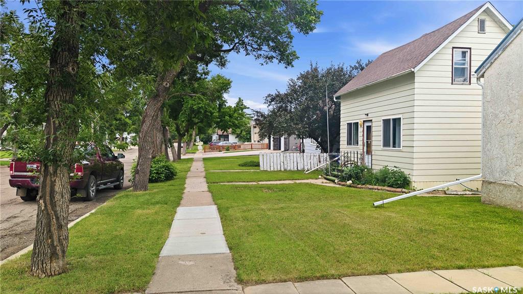 Second View of 202 2nd Avenue E, Rosetown, Saskatchewan, S0L 2V0