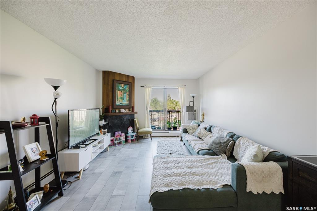 Third View of 802 A Kingsmere Boulevard #306, Lakeview SA, Saskatoon, Saskatchewan, S7J 4B7