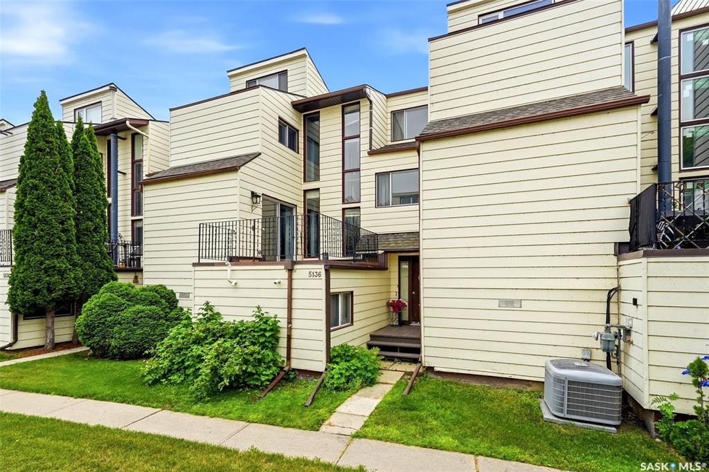 Main View of 5136 10th Avenue, Pioneer Village, Regina, Saskatchewan, S4T 7P5