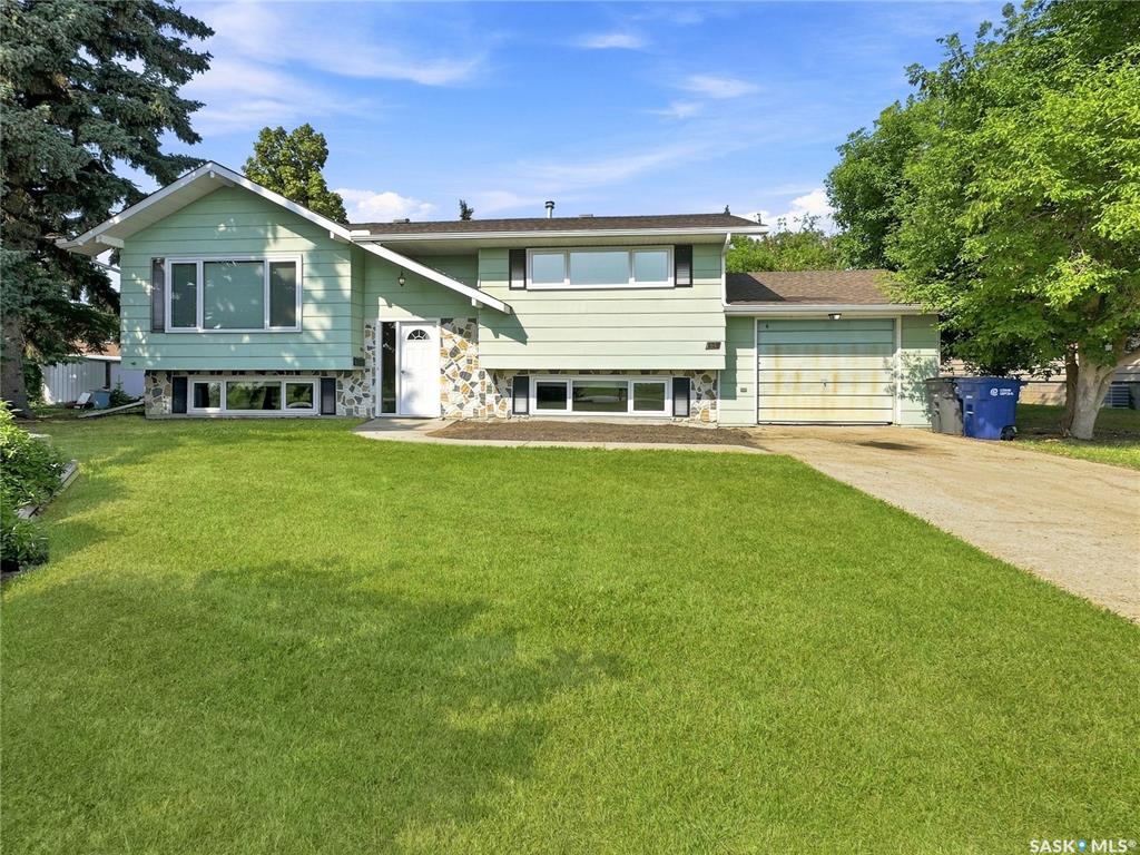 MLS® listing #SK044028 for sale located at 609 Railway Avenue