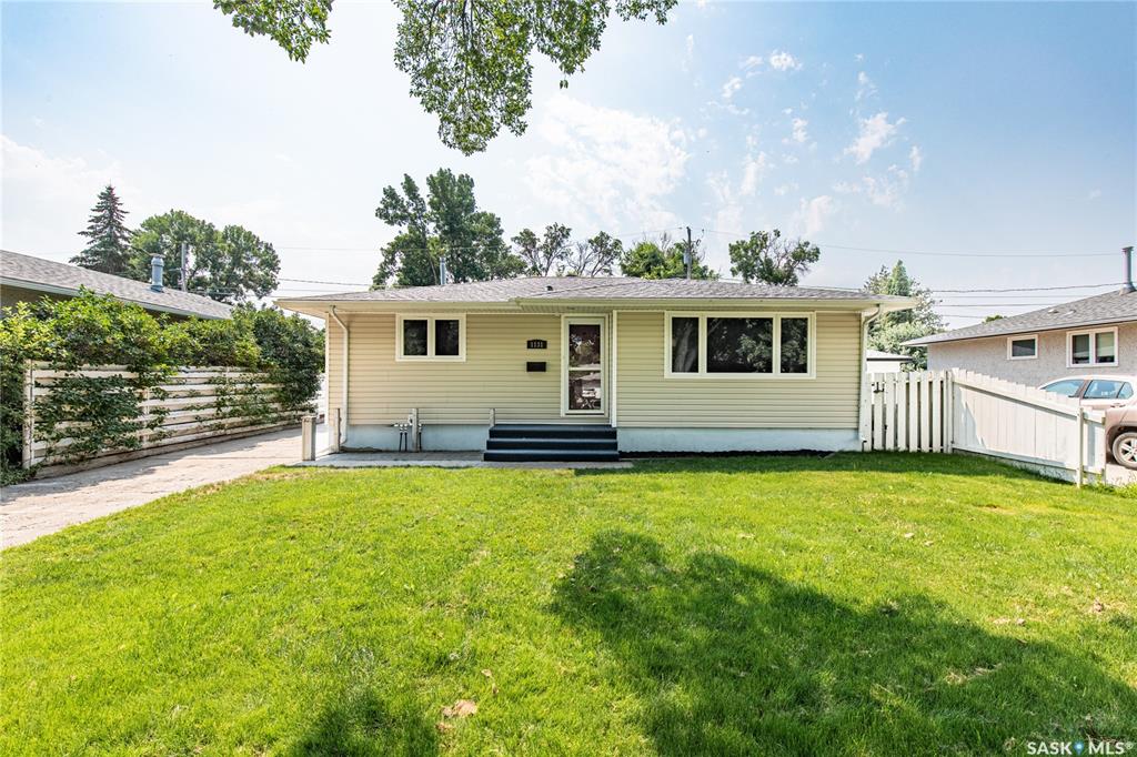 Main View of 1131 Currie Crescent, Westmount/Elsom, Moose Jaw, Saskatchewan, S6H 5M7