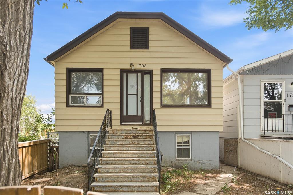 MLS® listing #SK044332 for sale located at 1735 Quebec Street