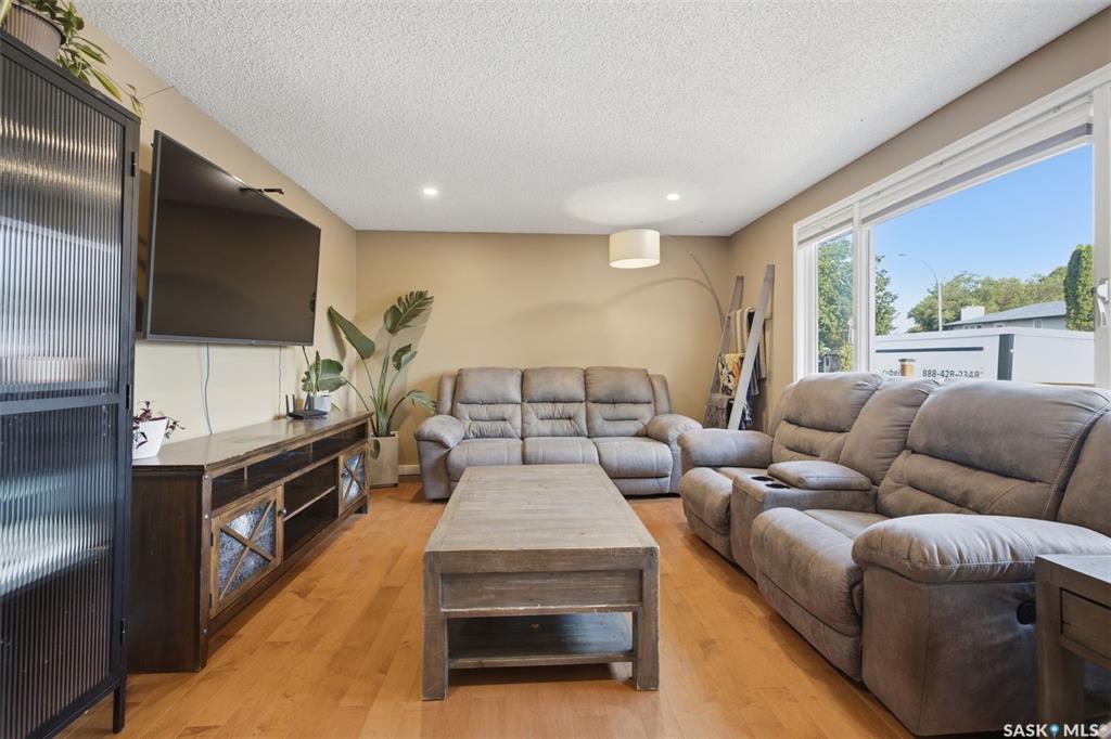 Third View of 98 Dunsmore Drive, Walsh Acres, Regina, Saskatchewan, S4R 7G2
