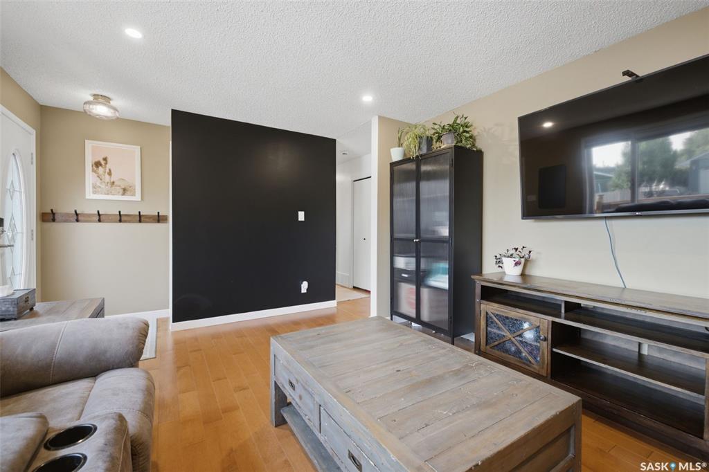 Fourth View of 98 Dunsmore Drive, Walsh Acres, Regina, Saskatchewan, S4R 7G2