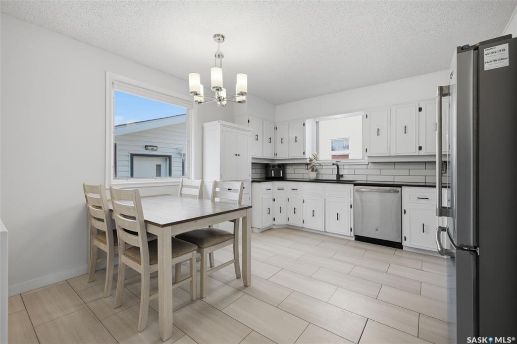 Fifth View of 98 Dunsmore Drive, Walsh Acres, Regina, Saskatchewan, S4R 7G2