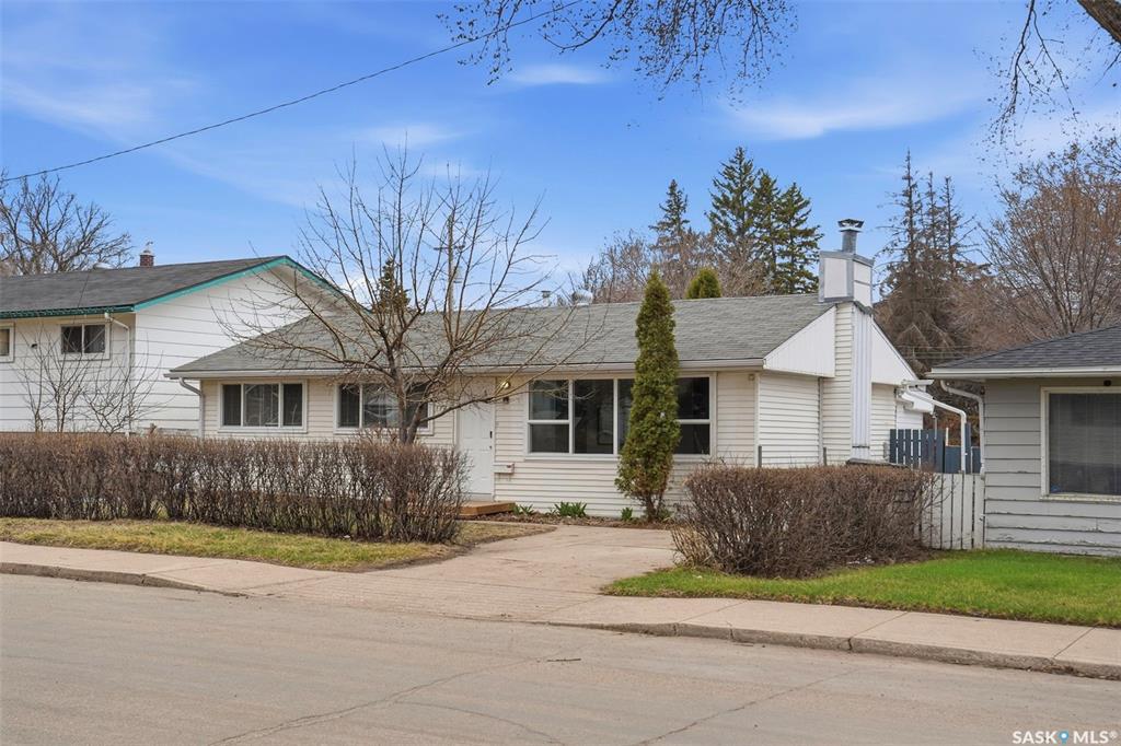 Second View of 1721 E Avenue N, Mayfair, Saskatoon, Saskatchewan, S7L 1V3