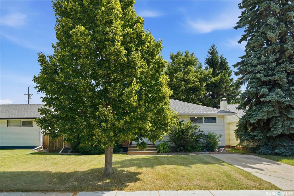 Second View of 2325 Dufferin Avenue, Queen Elizabeth, Saskatoon, Saskatchewan, S7J 1C1