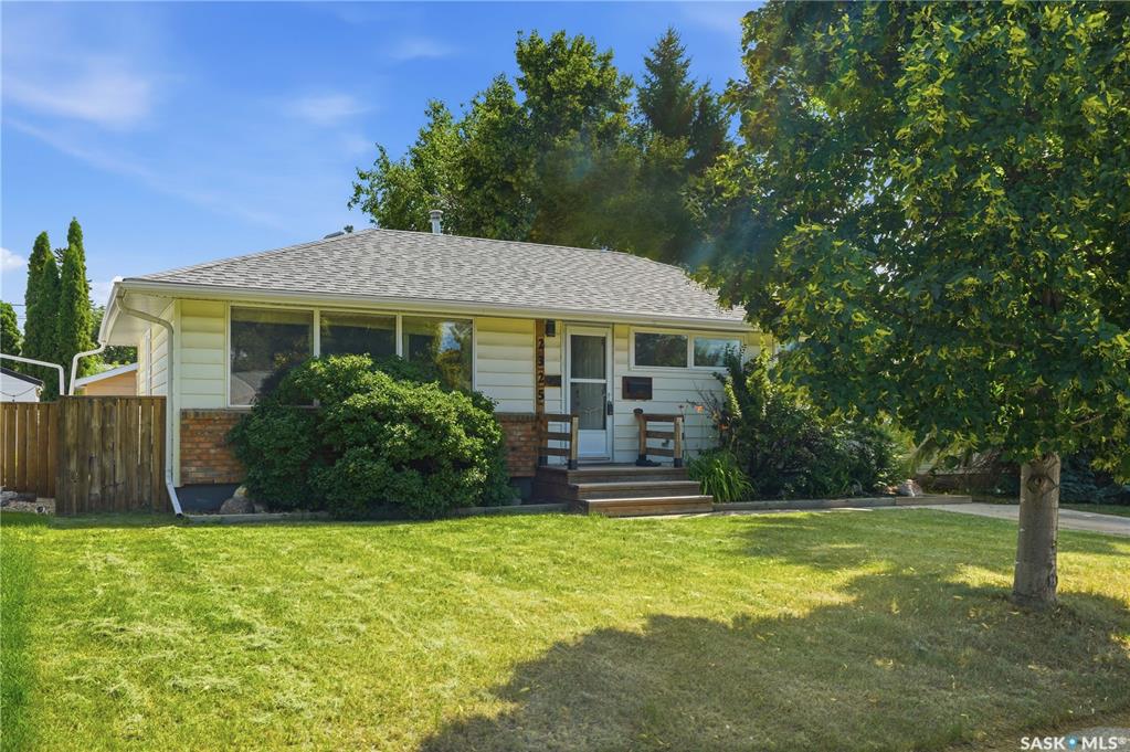Third View of 2325 Dufferin Avenue, Queen Elizabeth, Saskatoon, Saskatchewan, S7J 1C1