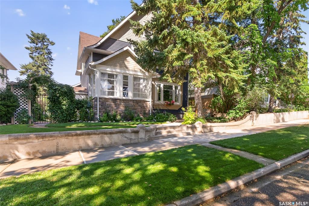 MLS® listing #SK044707 for sale located at 1046 Clifton Avenue