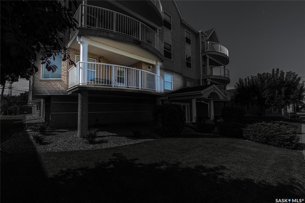 Third View of 65 Hochelaga Street W #104, Central MJ, Moose Jaw, Saskatchewan, S6H 2E9