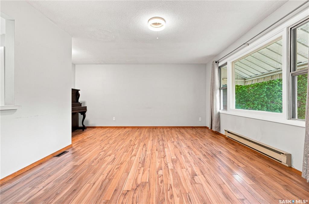 Fourth View of 1915 Dufferin Avenue, Queen Elizabeth, Saskatoon, Saskatchewan, S7J 1B6