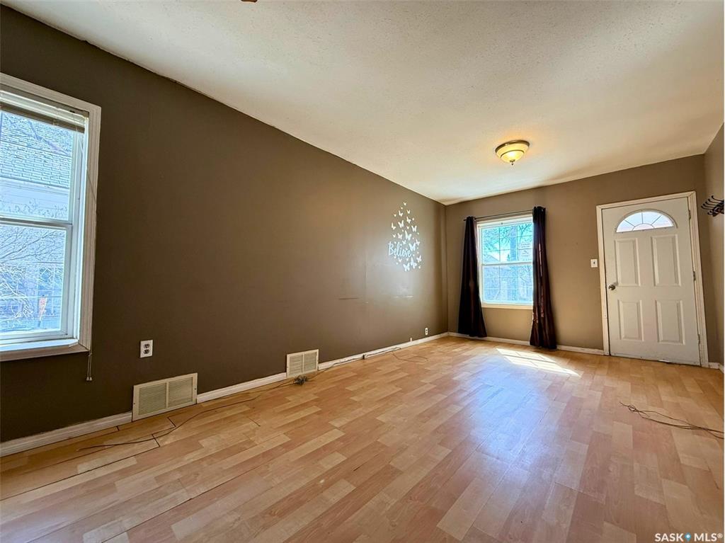 Fifth View of 562 Athabasca Street W, Central MJ, Moose Jaw, Saskatchewan, S6H 2C6