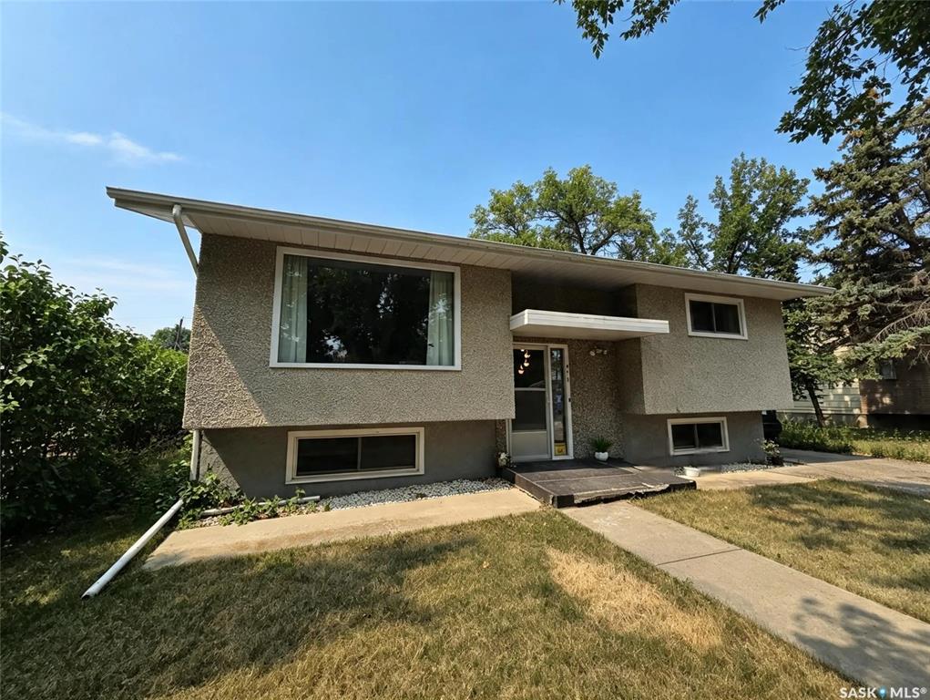 Second View of 411 Cypress Street, Maple Creek, Saskatchewan, S0N 1N0