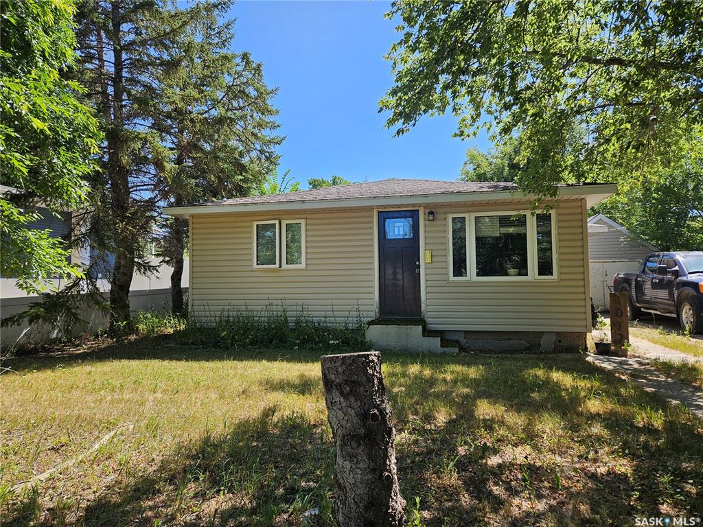 MLS® listing #SK044983 for sale located at 1017 Coteau Street W