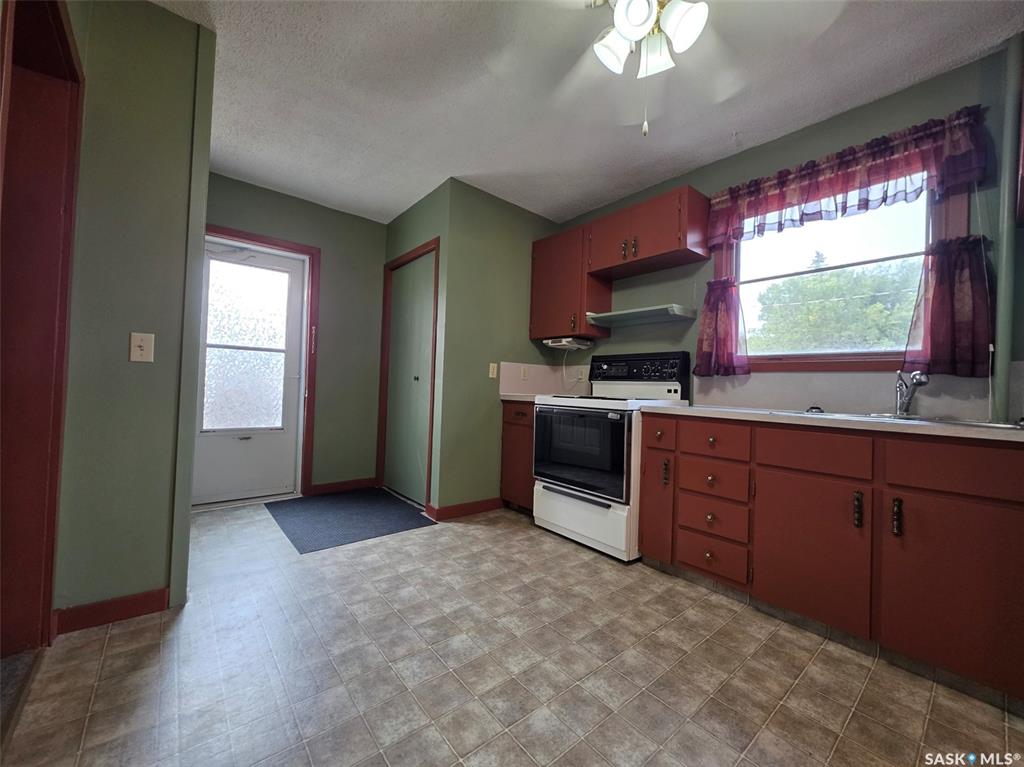 Third View of 212 6th Avenue Ne, North East, Swift Current, Saskatchewan, S9H 2M2