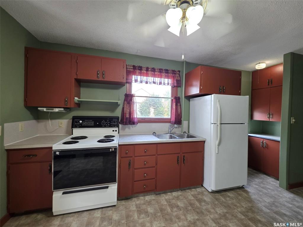 Fourth View of 212 6th Avenue Ne, North East, Swift Current, Saskatchewan, S9H 2M2