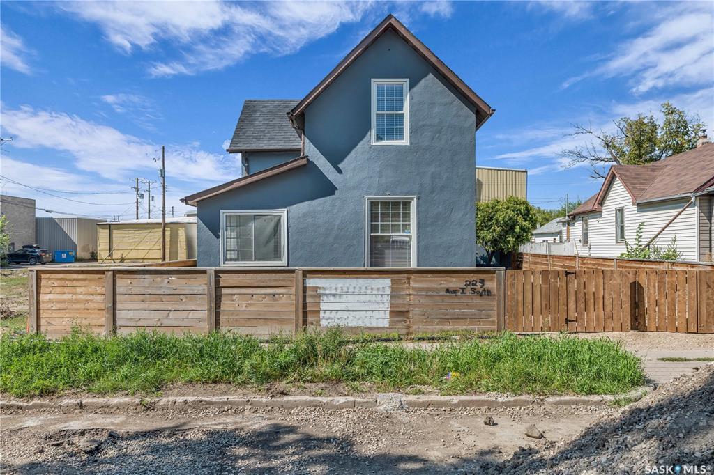 Second View of 223 I Avenue S, Riversdale, Saskatoon, Saskatchewan, S7M 1X8