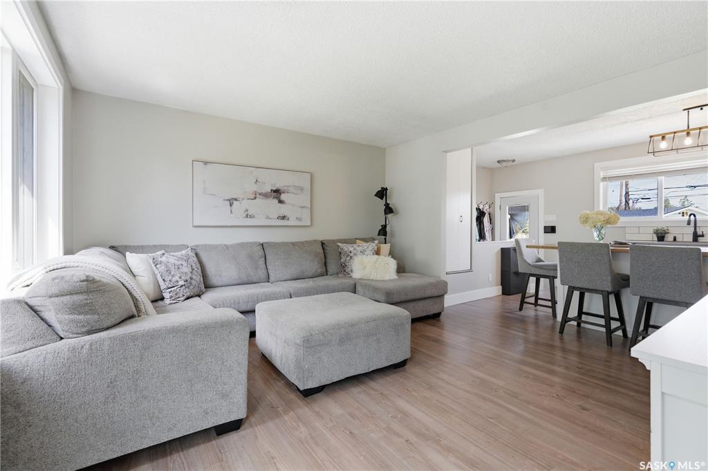 Third View of 122 Montreal Avenue S, Meadowgreen, Saskatoon, Saskatchewan, S7M 3K8