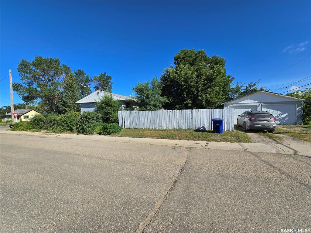 Third View of 618 3rd Street Se, Weyburn, Saskatchewan, S4H 2E1