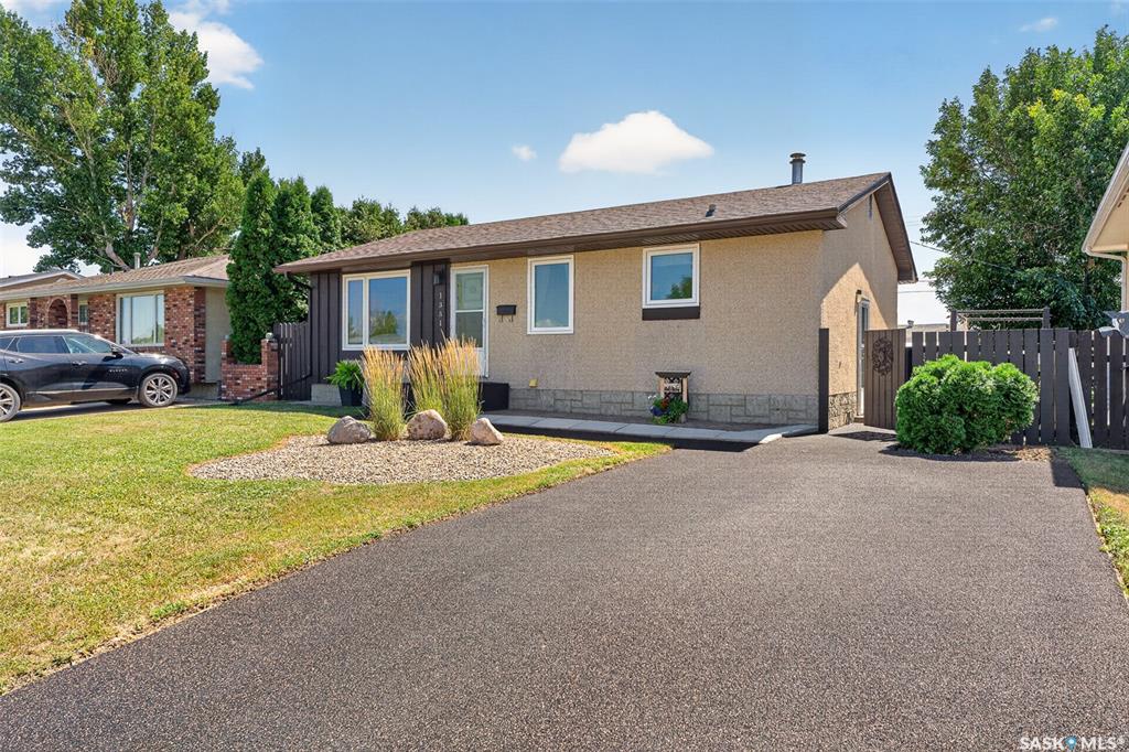 Second View of 1331 Warner Street, Westmount/Elsom, Moose Jaw, Saskatchewan, S6H 6K2