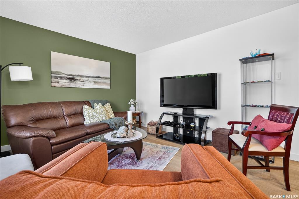 Fourth View of 1331 Warner Street, Westmount/Elsom, Moose Jaw, Saskatchewan, S6H 6K2