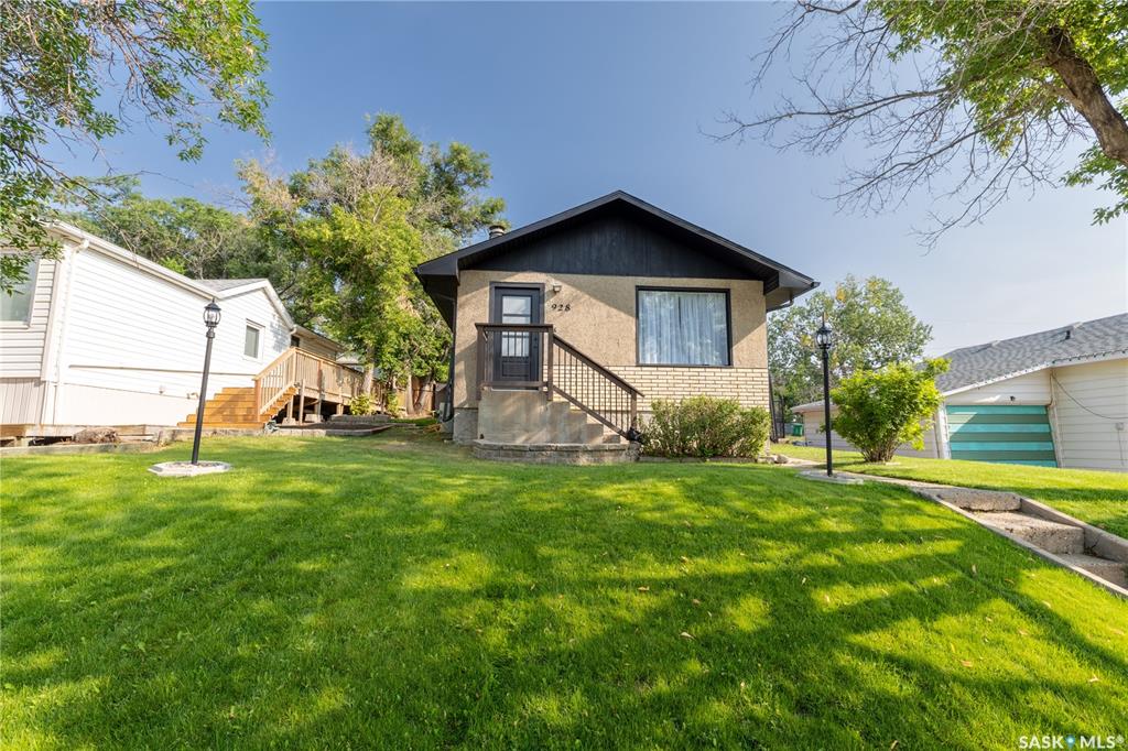 Second View of 928 Hochelaga Street W, Palliser, Moose Jaw, Saskatchewan, S6H 2H8