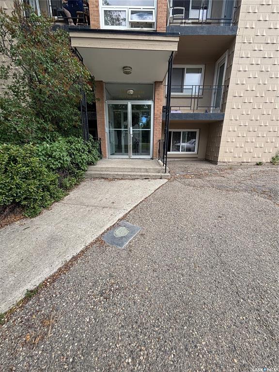 Third View of 2620 5th Avenue N #1, Coronation Park, Regina, Saskatchewan, S4R 5E5