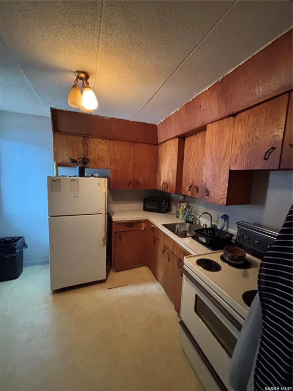 Fifth View of 2620 5th Avenue N #1, Coronation Park, Regina, Saskatchewan, S4R 5E5