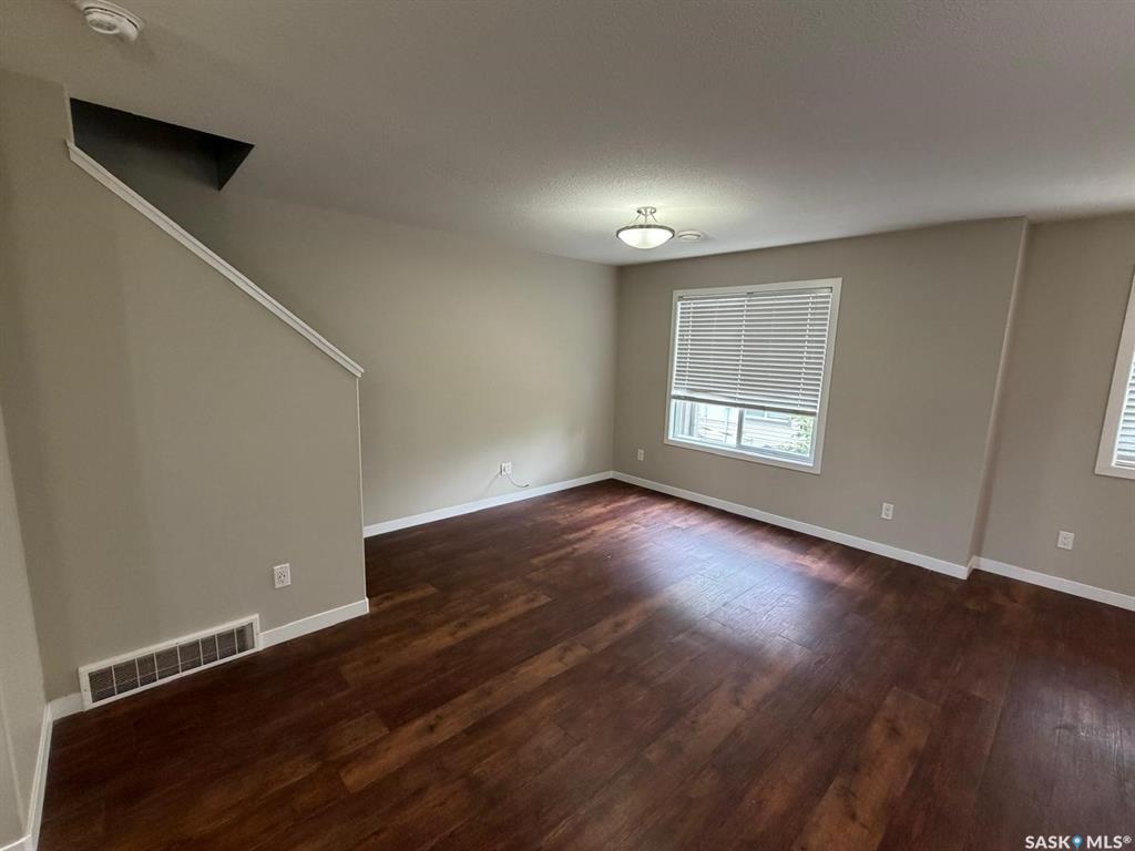 Fifth View of 3440 Avonhurst Drive #604, Coronation Park, Regina, Saskatchewan, S4R 2E1