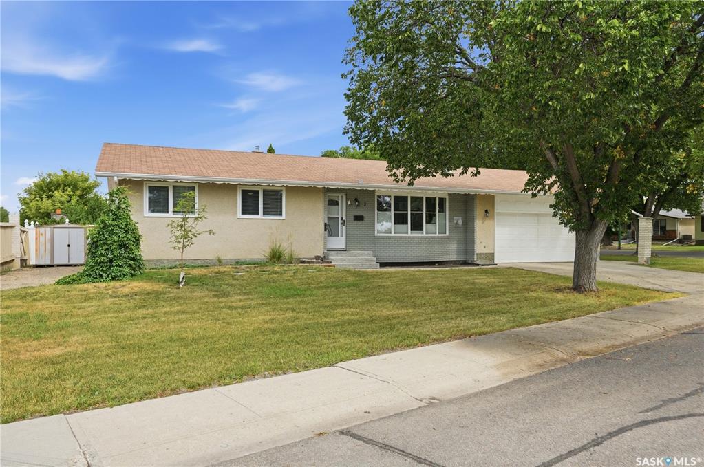 Third View of 2 Springstein Avenue, Walsh Acres, Regina, Saskatchewan, S4R 7H7