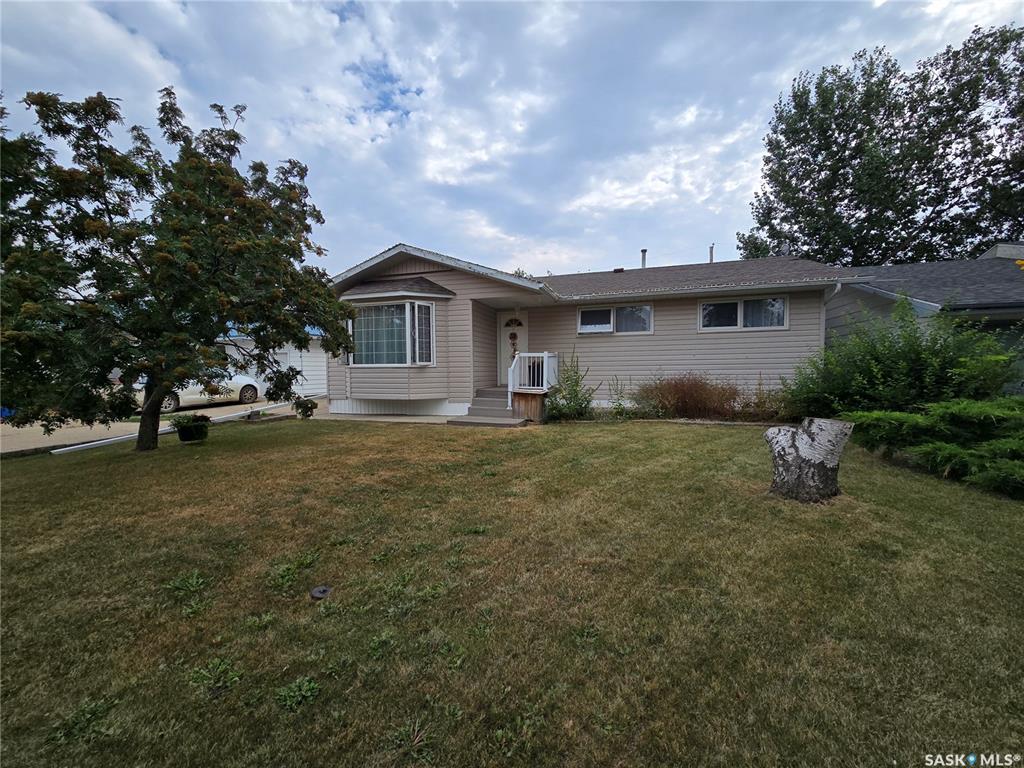 Main View of 311 Eisenhower Street, Midale, Saskatchewan, S4H 1S0
