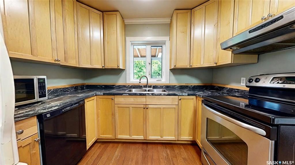 Fifth View of 102 104 Marsh Street, Maple Creek, Saskatchewan, S0N 1N0