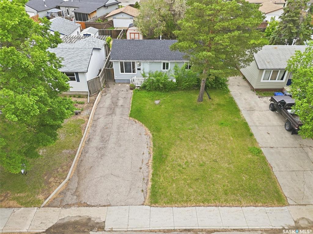 Second View of 1305 W Avenue N, Westview Heights, Saskatoon, Saskatchewan, S7L 3J2